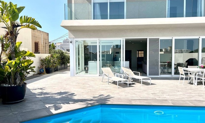 Tal-Ghoqod Villa | Villa Ixoria with Private Pools by ArcoBnb
