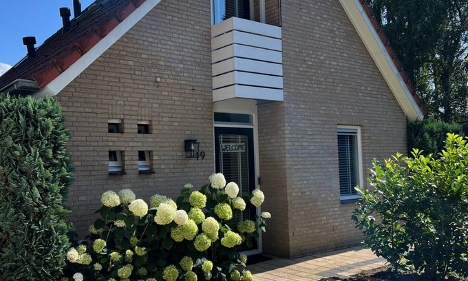 Wijchen House | Villa June Rosy, Heerlijk Huis in een Bosrijke Omgeving Vlakbij Nijmegen