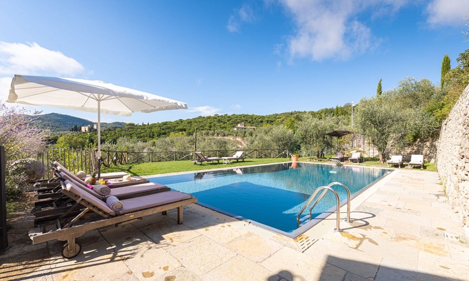 Rignano sull'Arno Villa | Villa just 14 km to Florence, 8 bedrooms. Garden, private pool and Wi-Fi!
