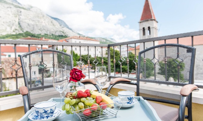 Makarska Old Town Villa | Villa Kala old stone house in historic center of Makarska with heated pool