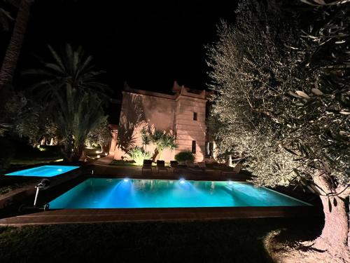 Annakhil Villa | Villa kasbah de luxe, piscine et jacuzzi chauffés, jardin tropical
