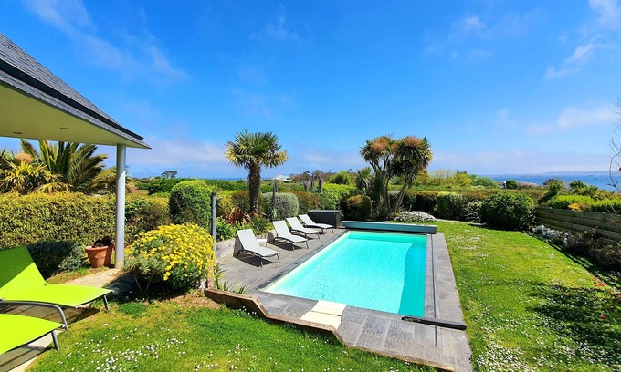 Roscoff House | Villa Kergaro, Sea view, sleeps 10, heated pool