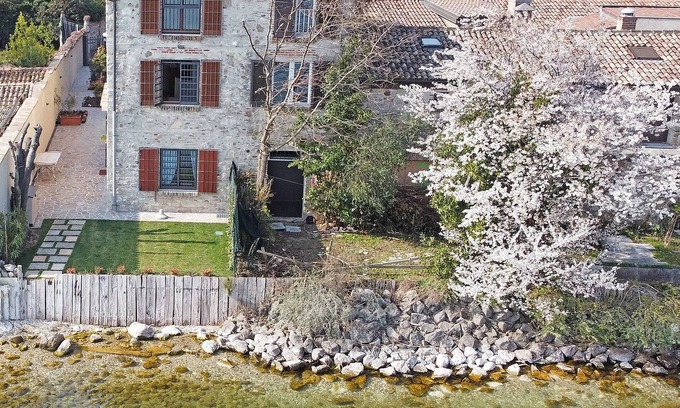 Lugana Villa | Villa "L'antica Lugana' with Lake View, Balconies & Wi-Fi