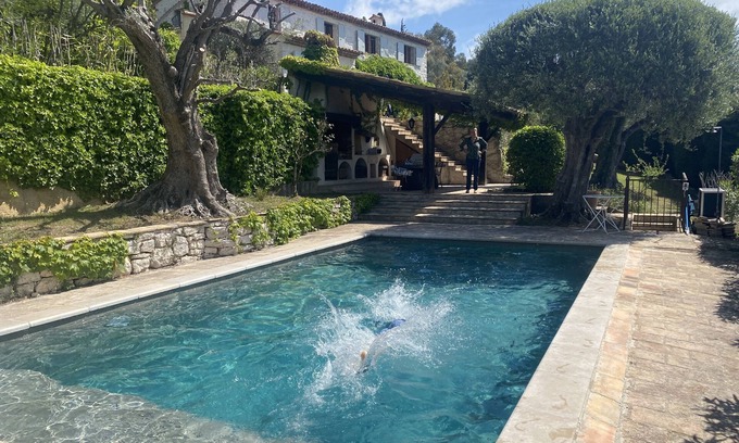 Chateauneuf-Grasse Villa | Villa La Bazarette - Magnificent Provençal villa near Valbonne.
