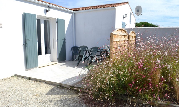 La Cotiniere House | Villa La Loubine in the village of Chefmalière