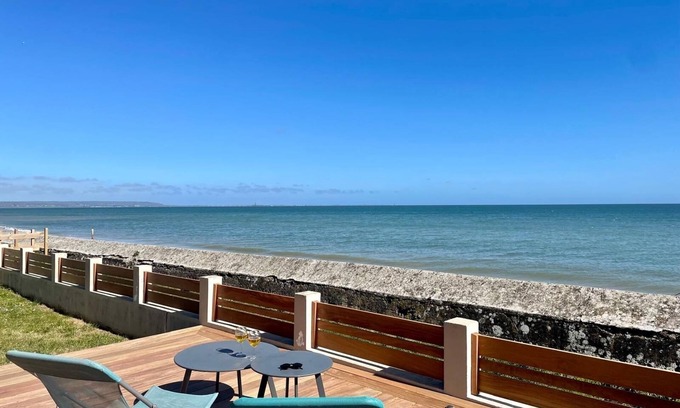 Quineville Villa | Villa - La Maison de la mer Completely renovated seafront house.