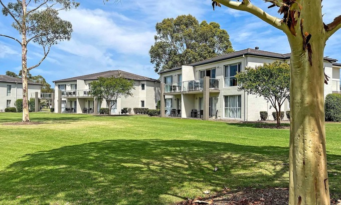 Lovedale Villa | Villa Lago - Designer villa at Rydges Resort
