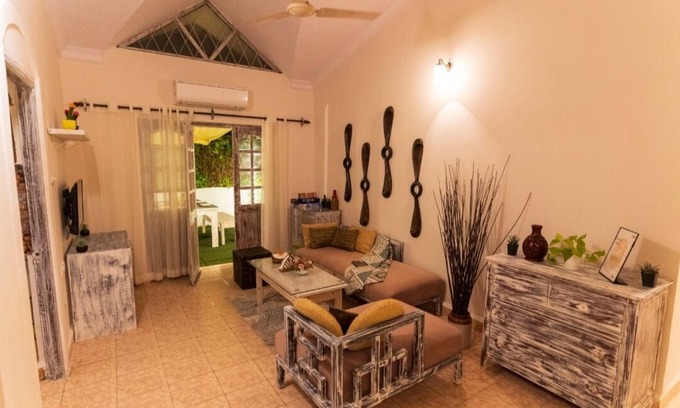 Anjuna Villa | Villa lagoon on hillnOne mile from anjuna beach/sunburn party