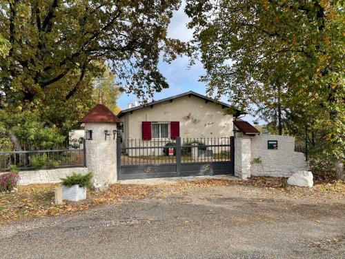 Pern House | Villa Le Paradis