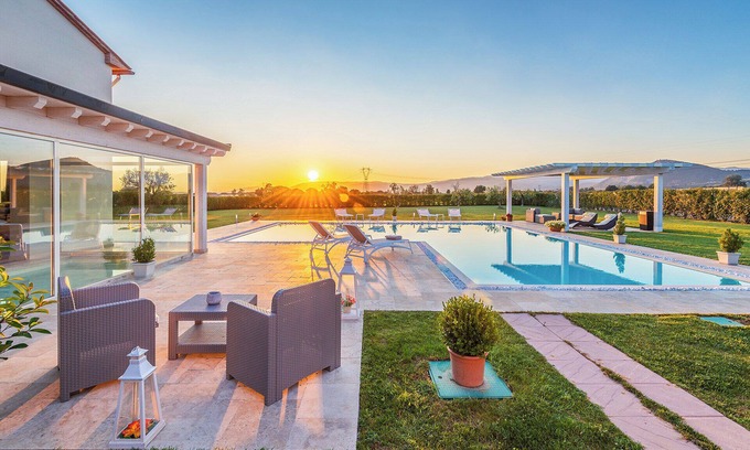 Monsummano Terme Villa | Villa Le Terme with Pool, Whirlpool, Garden, Terrace, BBQ, A/C & Wi-Fi