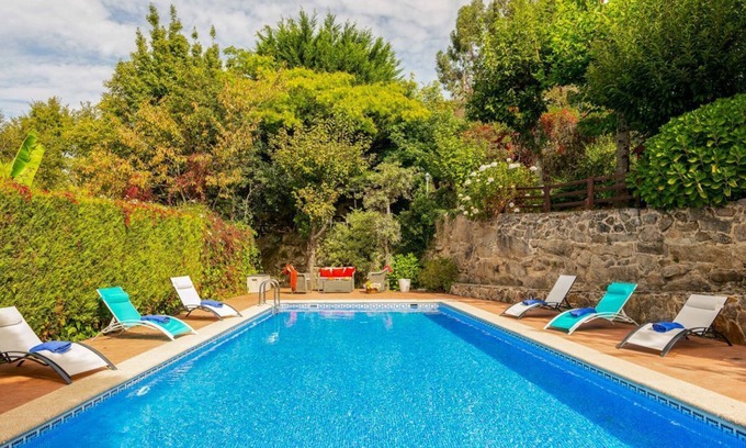 A Lama Villa | Villa Lerez - Six Bedroom Villa, Sleeps 12