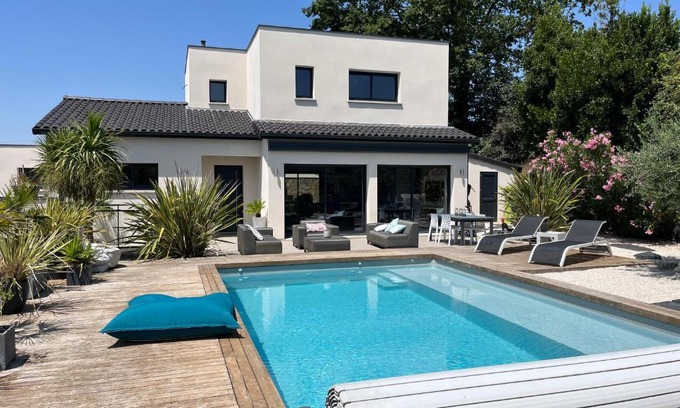 Flourens Villa | Villa Les Palmiers