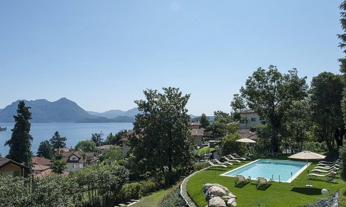 Baveno Villa | Villa Liside: A charming three-story villa situated on a promontory facing the lake, with Free WI-FI.