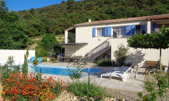 Allemagne-en-Provence Villa | Villa Loregano Provence Gorges Verdon, heated pool -airco , wifi ,14 people.