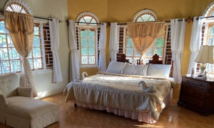 Duncans Bed & Breakfast | Villa Lord Royale is close to Sumfest venue in Montego Bay.
