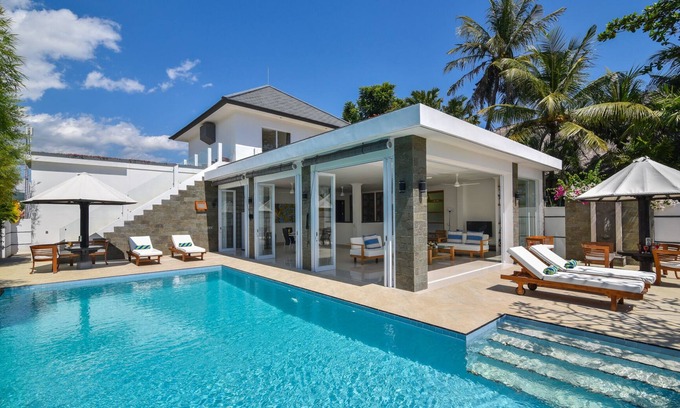 Lovina Villa | Villa Lovina Beach 2 - 4BR Beachfront Villa with Private Pool.