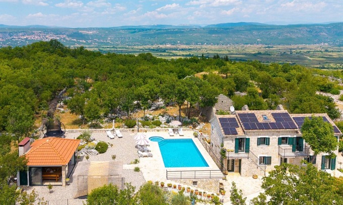 Zmijavci Villa | Villa Lugareva with 52 sqm private pool, 4 bedrooms, 4 bathrooms, summer kitchen, traditional environment, playground