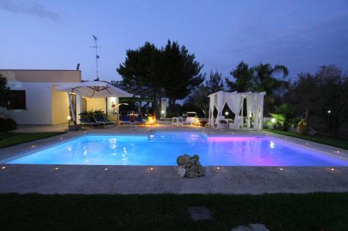 Carpignano Salentino Villa | Villa Luisa villa con piscina e Vasca Idromassaggio vicino Otranto