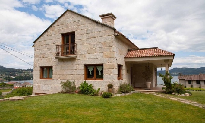 San Adrian de Cobres House | VILLA, LUXURY, SEA VIEWS, 10 MINUTES FROM VIGO