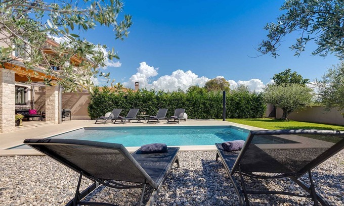 Tar-Vabriga Villa | Villa Lyan with Swimming Pool