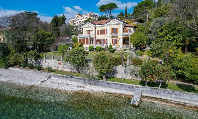 Gardone Riviera Villa | Villa Magnolia a Lago - for 8 persons Gardone Riviera