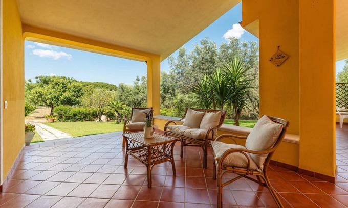 Quartucciu Villa | Villa 'Mameli' with Mountain View, Wi-Fi and Air Conditioning