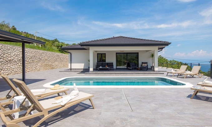 Golovik House | Villa Mantis by Interhome