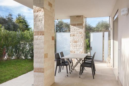 Cisano Apartment | Villa Manzoni Apt 1