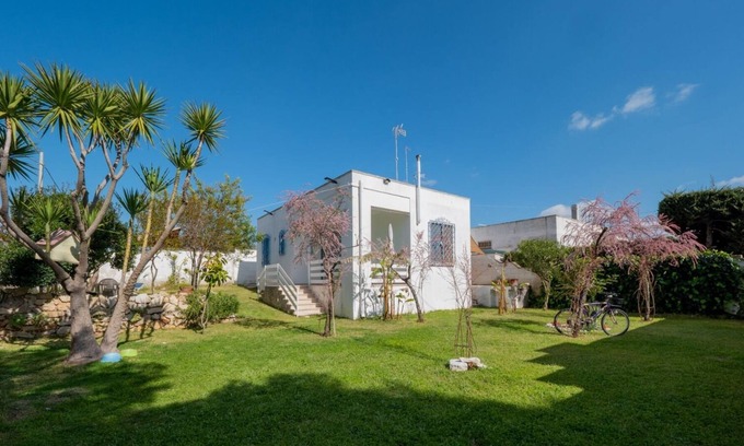 Torre Squillace Villa | Villa 'Mary' with Sea View, Garden, Terrace & Wi-Fi