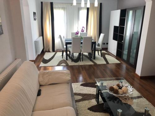 Borsa Villa | VILLA MAYA