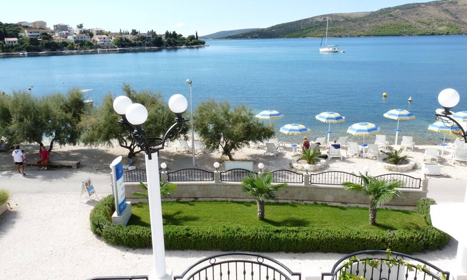 Seget Vranjica Hotel | Villa Mediterana