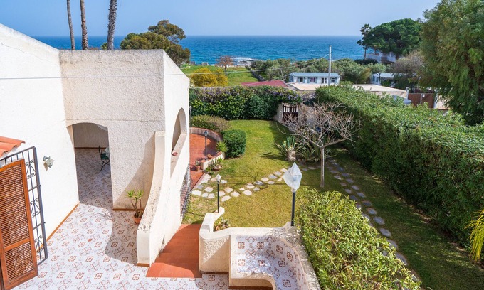 Fontane Bianche Villa | Villa 'Melisa Fontane Bianche' with Sea View, Private Terrace and Wi-Fi