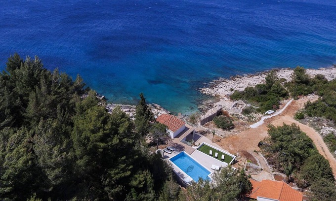 Zastrazisce Villa | "Villa Mendes" - new seafront villa with a swimming pool
