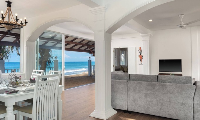Hikkaduwa Villa | Villa Mer Vue - Beachfront - Complementary Breakfast
