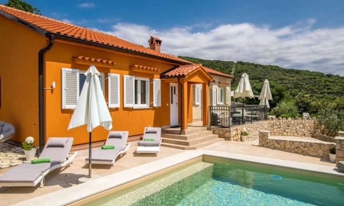 Miholascica Villa | Villa Miholašcica 3 in Island Cres by Villas Guide