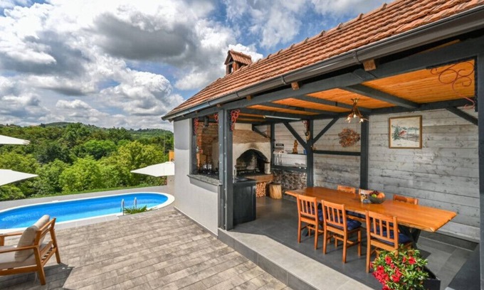 Jalzabet Villa | Villa Mila by Villas Guide