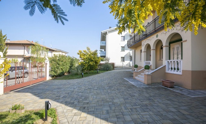 Desenzano del Garda Apartment | Villa Mimosa - Appartamento 1, Desenzano Del Garda, Italy