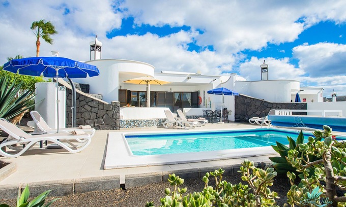 Playa Blanca Villa | Villa Mimosa - Luxury Villa, 3 Bed, Sea Views, Pool & Jacuzzi, Close to Town