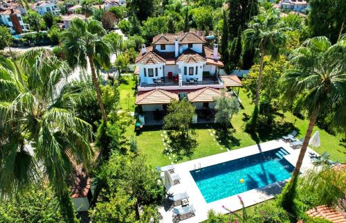 Dalyan City Center Villa | Villa Misli - red/green