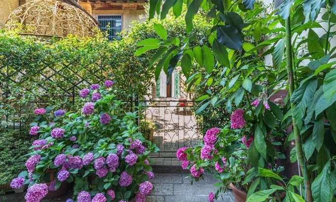 Arona House | Villa Monastero