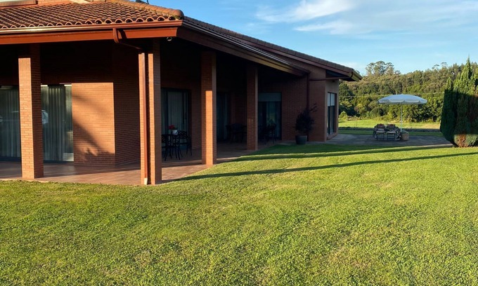 Escobedo Villa | Villa Monastery. 15' from Santander
