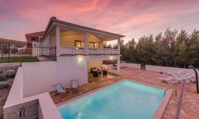 Rovanjska House | Villa More with pool and garden (V5751-K1) - Rovanjska