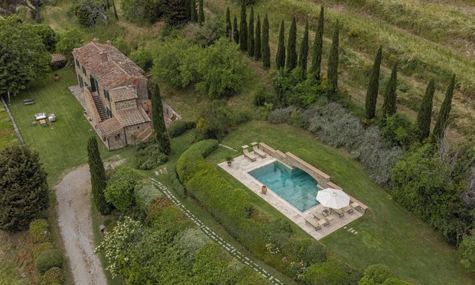 Cortona Villa | Villa Mulinoavento with magnificent view 5 minutes walking downtown