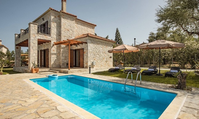 Ayios Kirikos Villa | Villa Murtini with Private Pool