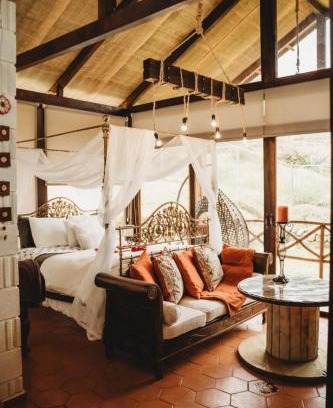 Paute Villa | Villa Nathalie, 2 bedrooms, jacuzzi, king size bed, hammock, FIREPLACE