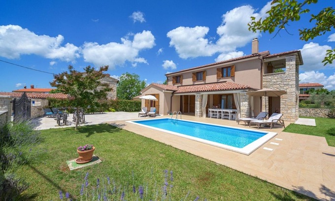 Radetici Villa | Villa Neo by Villsy in Tinjan