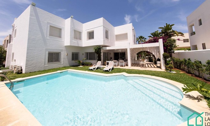 Gammarth Villa | Villa Neptune II Piscine et Jeux en bord de mer