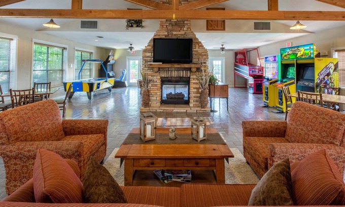 De Soto Villa | Villa Next to a Lake | Various Amenities