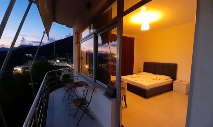 Piqeras House | Villa NIKA