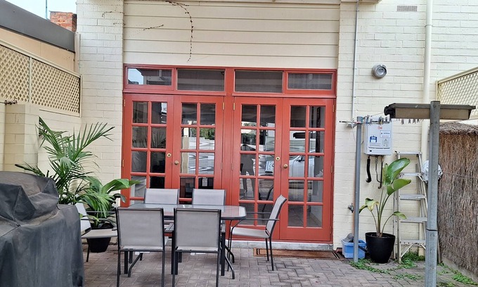 Adelaide Central Business District House | Villa on Louisa 3 bedroom townhouse south east corner of Adelaide city